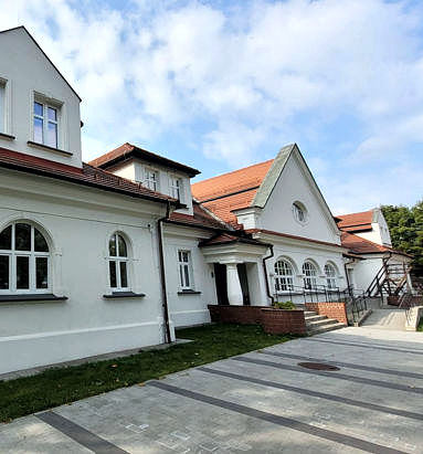 Krzyż przed Domem Szilo